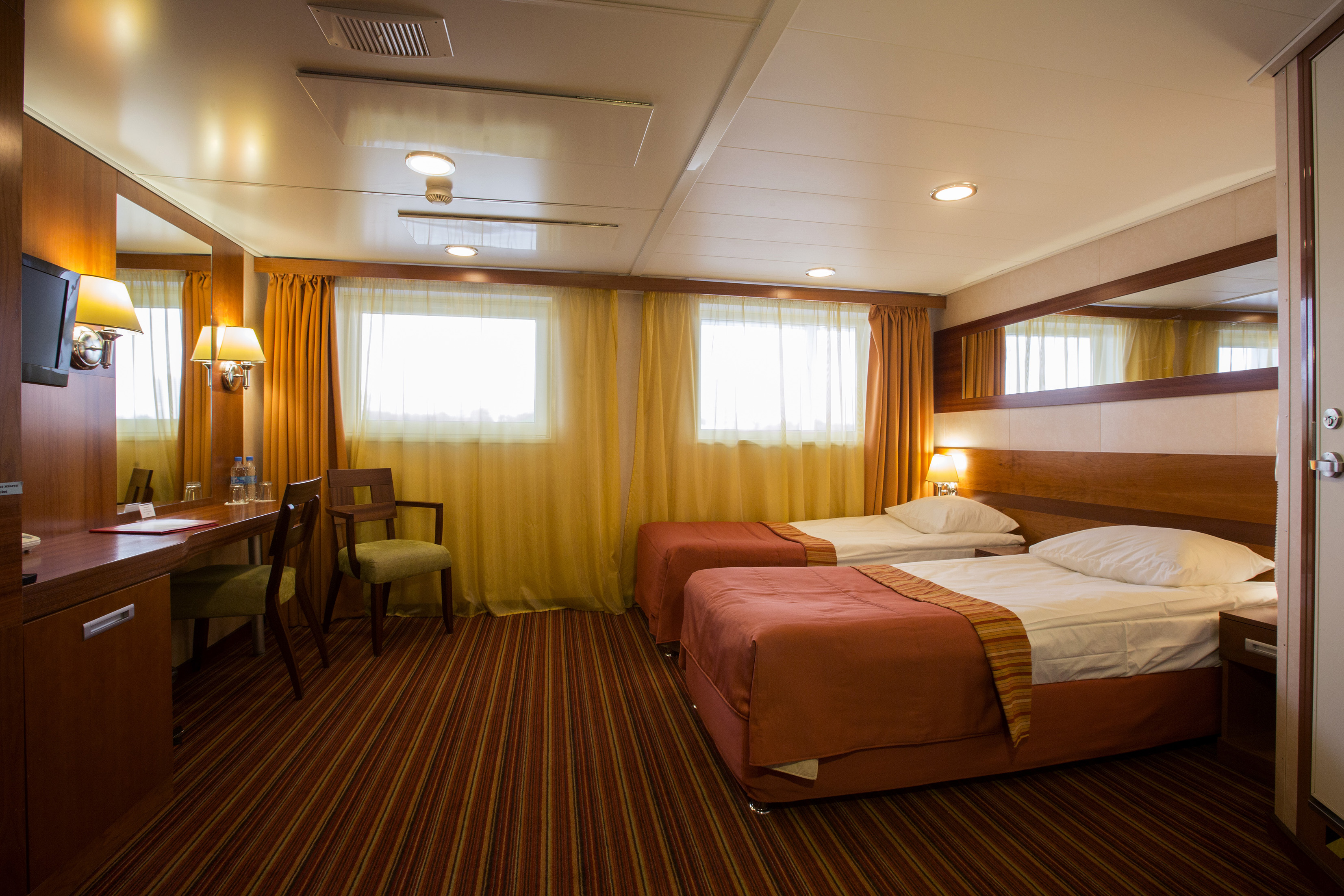 CroisiEurope Rostropovitch Junior Suite.jpg